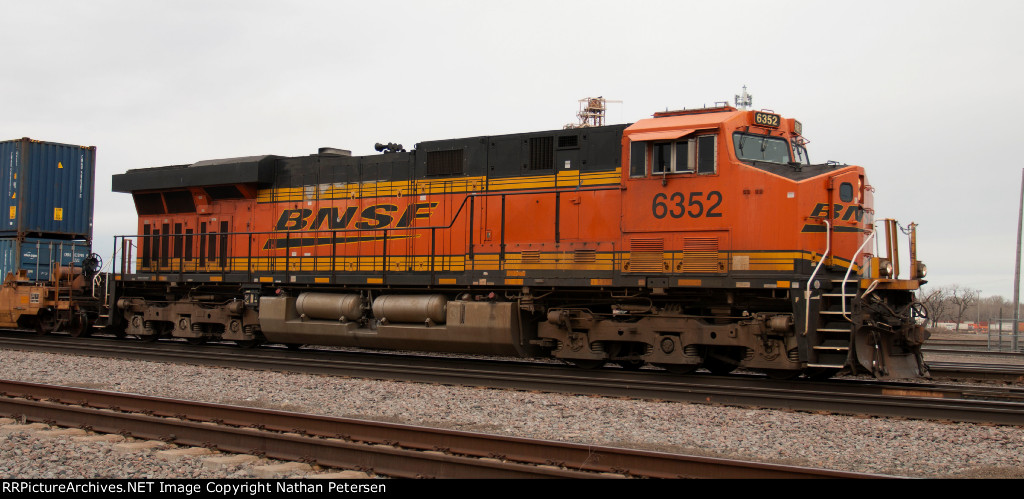 BNSF 6352